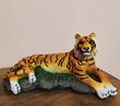 Декоративна статуетка Тигр у траві