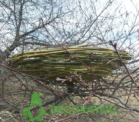 Садовое гнездо для аистов из лозы большое