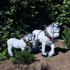 купити Фігура садова Кінь середній, білий та кінь великий, білий 1