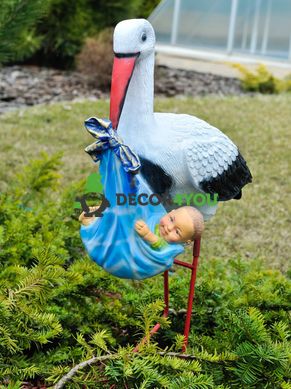 купить Садовая фигура Аист с младенцем мальчиком керамический на металлических лапах 2