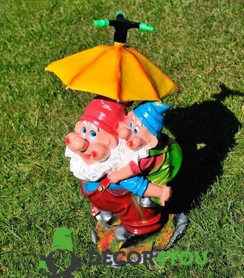 купить Декоративная фигура поливалка Гномы с зонтиком 2