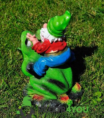 купить Декоративная фигура поливалка Гном с жабой 2