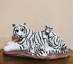 купити Декоративна статуетка Тигрова сім'я біла 1
