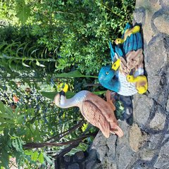 купить Садовая фигура Утка на камне и утка с утятами цветная 1