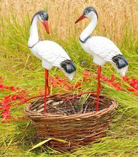 купити Садова композиція &laquo;Закохана пара журавлів у гнізді&raquo; з кераміки, 80 см &ndash; гніздо з лози &Oslash;45 см 1